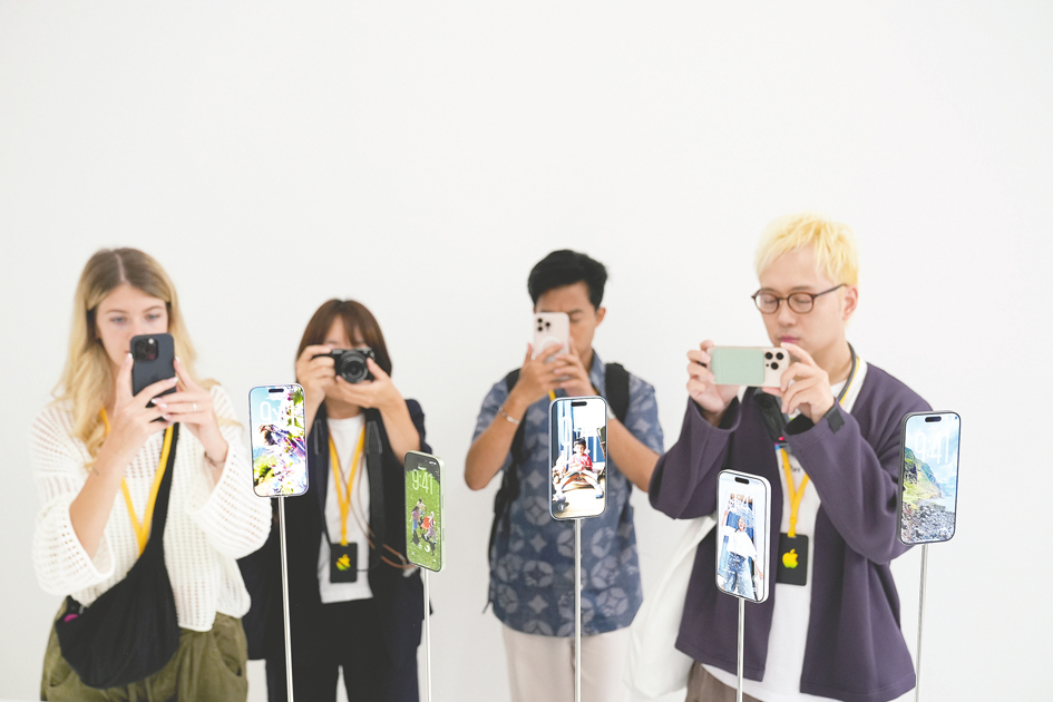 “史上最丑”与“丑上最薄”：iPhone 17系列背后的新战